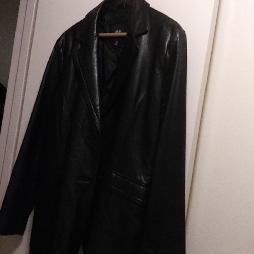📍Leather Jacket